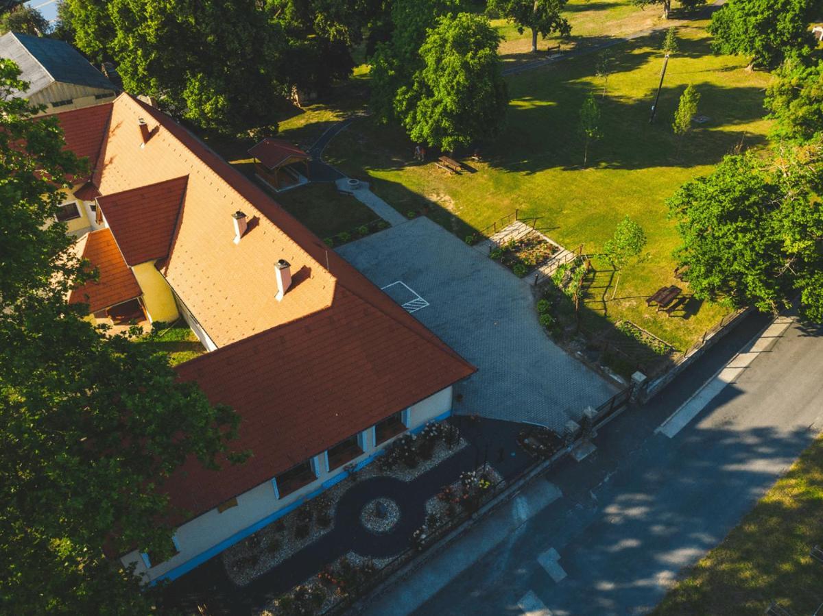 Hotel Tolnay Kuria Es Vendeghaz Nagygorbo Exterior foto