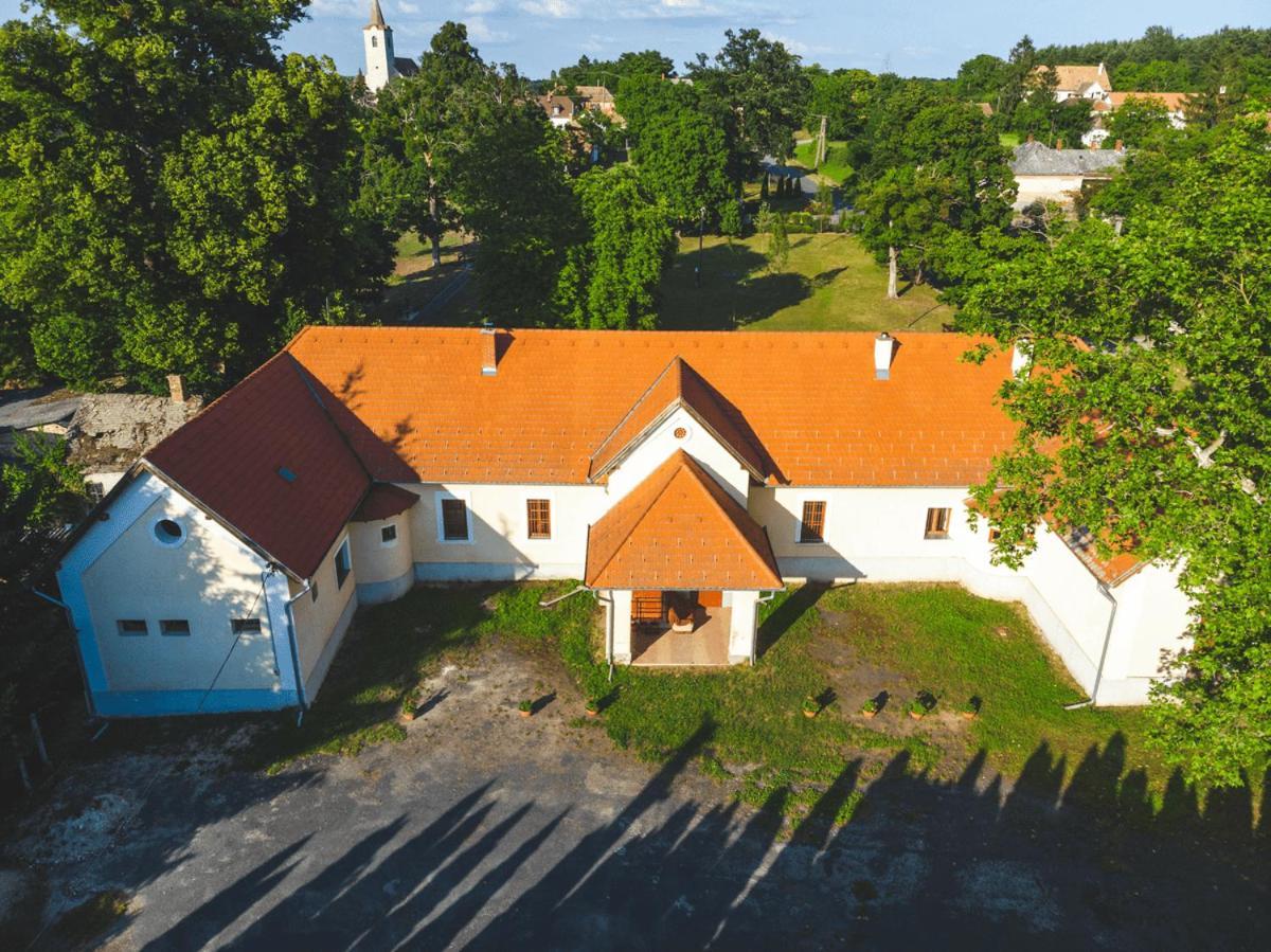 Hotel Tolnay Kuria Es Vendeghaz Nagygorbo Exterior foto