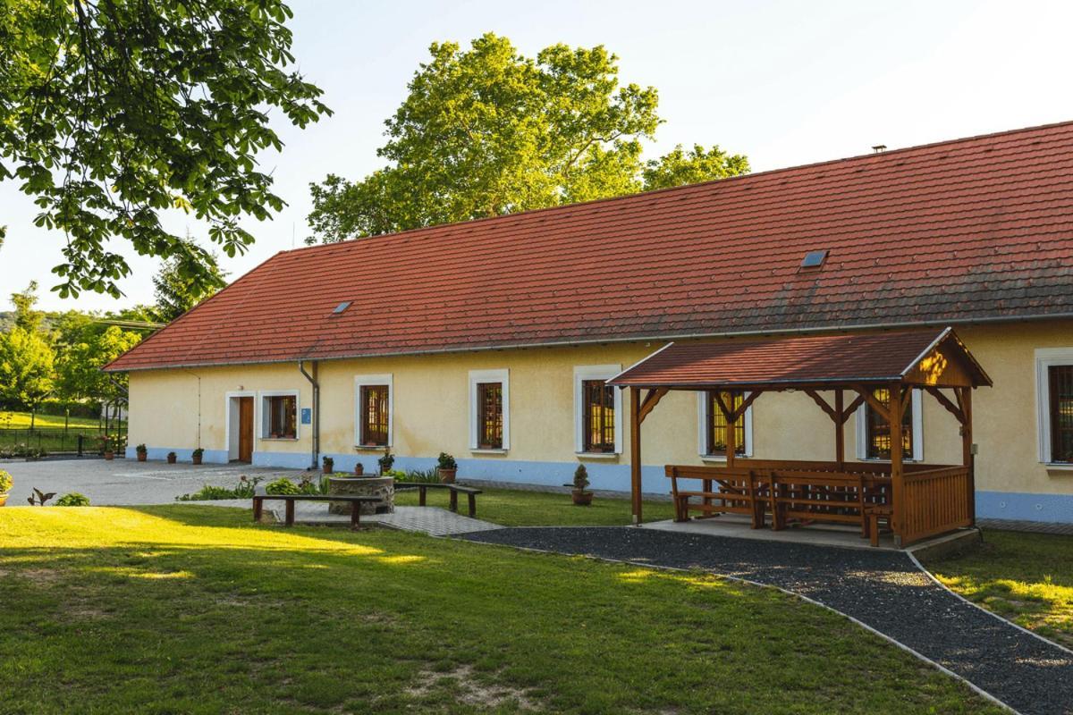 Hotel Tolnay Kuria Es Vendeghaz Nagygorbo Exterior foto